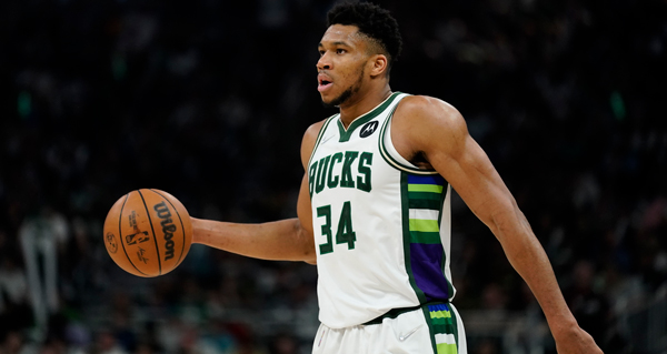 Giannis Antetokounmpo Records First Consecutive 40/20 Games Since 1982