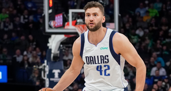 Maxi Kleber Suffers Fully Dislocated Shoulder