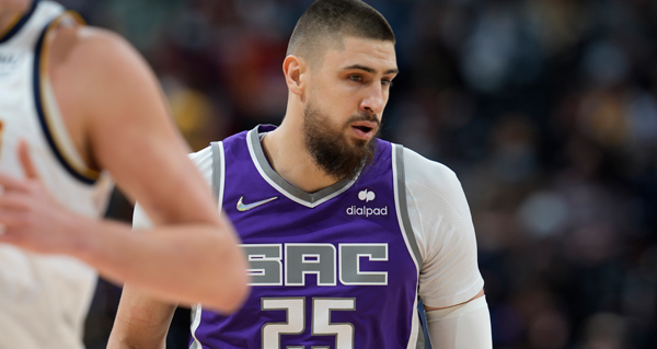 Alex Len, Kings Agree To One-Year, $3.2M Contract